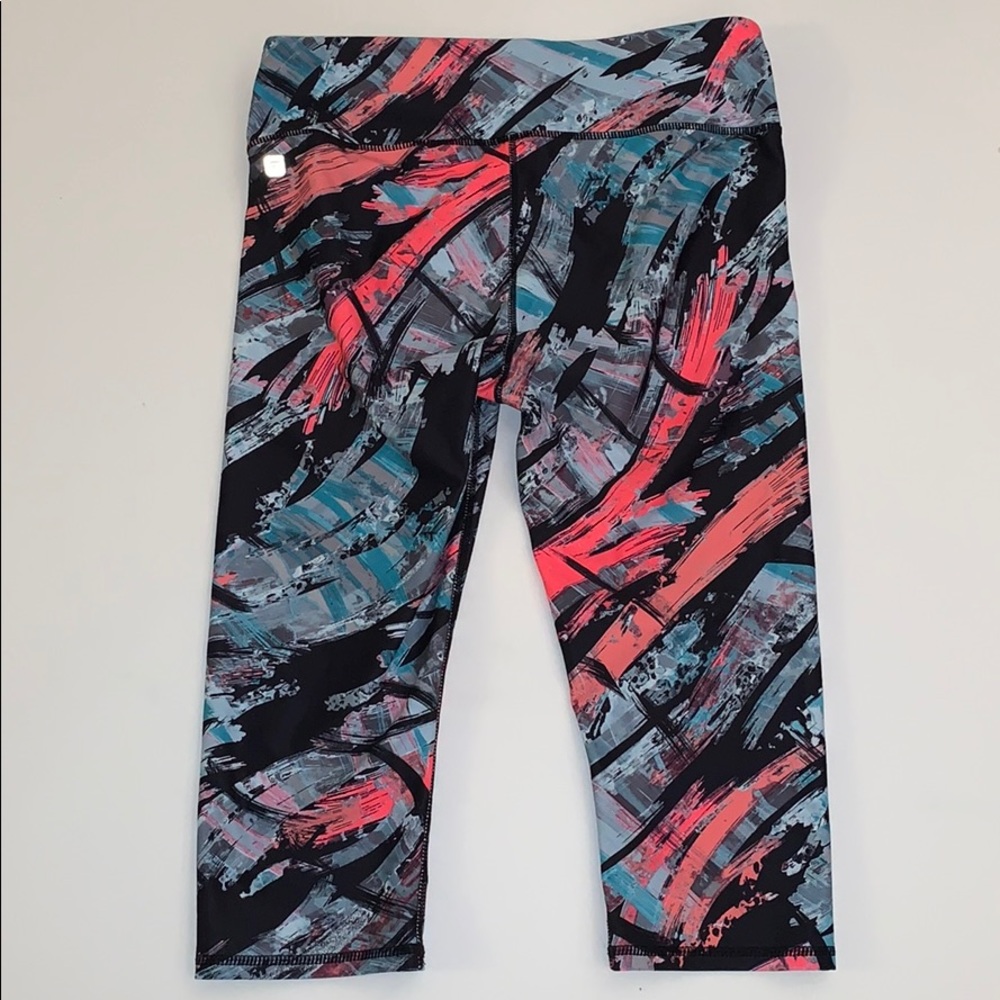 Fabletics Mid Rise Hot Pink/Black Workout Capri - Picture 4 of 5